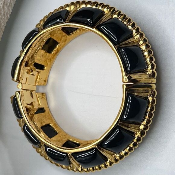 Kenneth Jay Lane Black Enamel Gold Hinged Bangle Bracelet - Picture 8 of 8